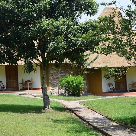 Kibale Guest Cottages Fort Portal Bagian luar foto